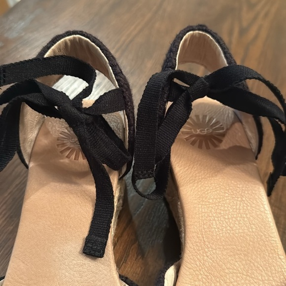 UGG Women's Classic Black Delmar Espadrille Wedges. Women size 7 - Picture 7 of 8